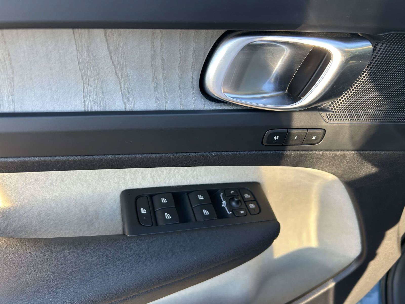 Certified 2024 Volvo XC40 B5 Plus w/ Climate Package AWD/4WD image 21