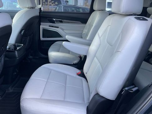 Used 2022 Kia Telluride SX w/ Towing Package image 7