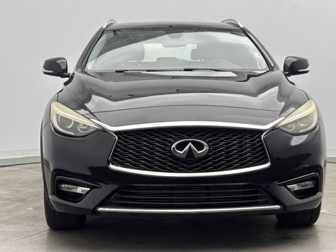 Used 2018 INFINITI QX30 Premium FWD image 2