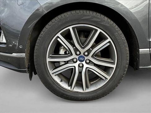 Used 2019 Ford Edge Titanium w/ Equipment Group 301A image 9