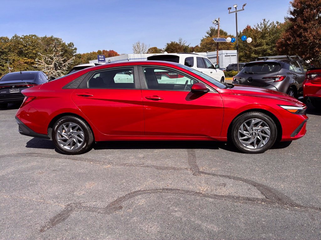 Used 2024 Hyundai Elantra SEL FWD image 8