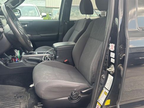 Used 2019 Toyota Tacoma TRD Off-Road w/ Technology Package AWD/4WD image 19