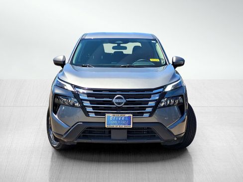 Used 2025 Nissan Rogue SV FWD image 2