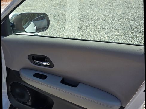 Used 2016 Honda HR-V LX image 6