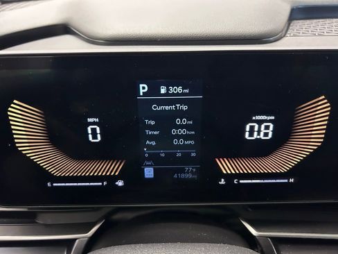 Used 2025 Kia Carnival FWD image 12
