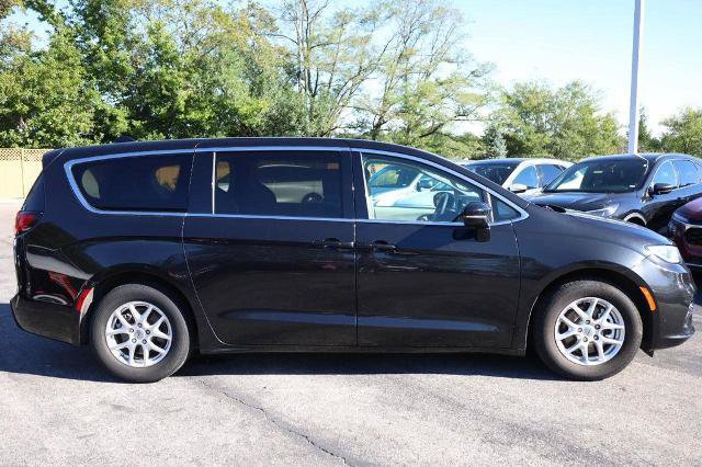 Used 2024 Chrysler Pacifica Touring-L FWD image 5