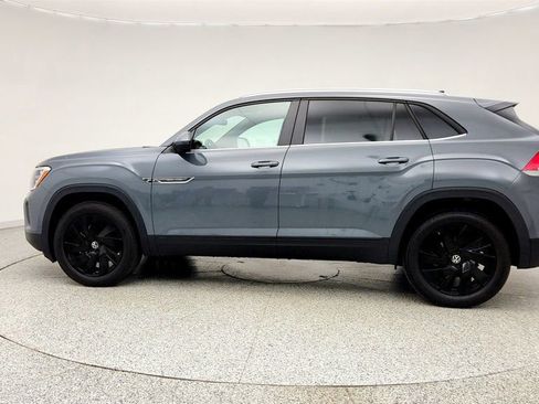 Used 2024 Volkswagen Atlas Cross Sport SE FWD image 8