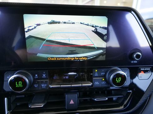 Used 2023 Toyota Highlander XSE AWD/4WD image 28