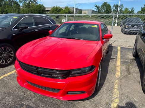 Used 2021 Dodge Charger SXT w/ Leather Interior Group RWD image 3