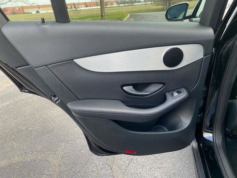 Used 2019 Mercedes-Benz GLC 300 4MATIC w/ Premium Package image 24