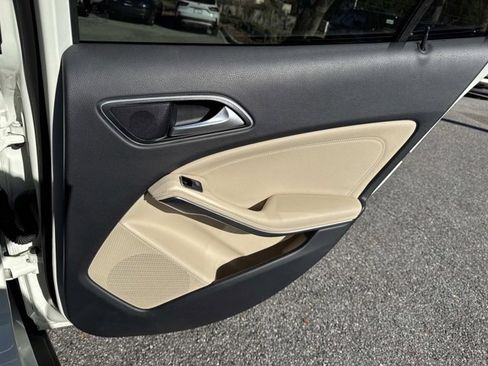 Used 2015 Mercedes-Benz GLA 250 4MATIC image 18