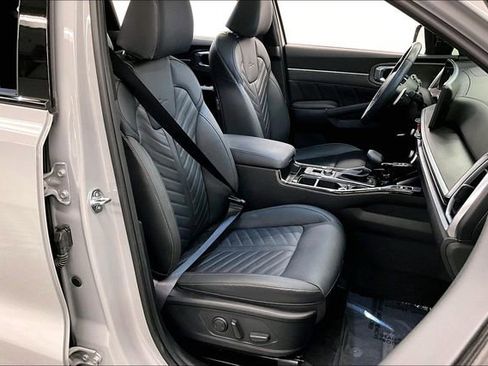 Used 2024 Kia Sorento SX Prestige image 8