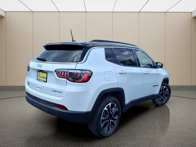 Used 2024 Jeep Compass Limited AWD/4WD image 8