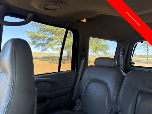 Used 2001 Ford Expedition XLT image 18