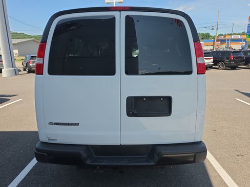 Used 2024 Chevrolet Express 3500 LS RWD image 4