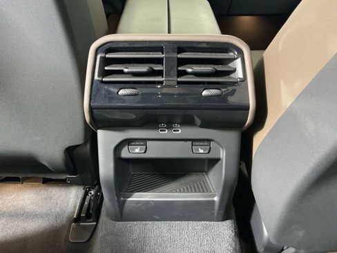 Certified 2025 BMW 530i w/ Premium Package RWD image 30