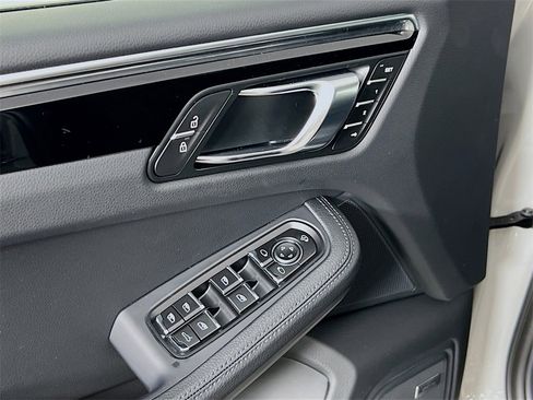 New 2026 Porsche Macan image 20