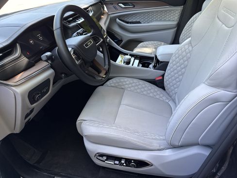 Used 2022 Jeep Grand Cherokee L Summit w/ Advanced Protech Group IV AWD/4WD image 9