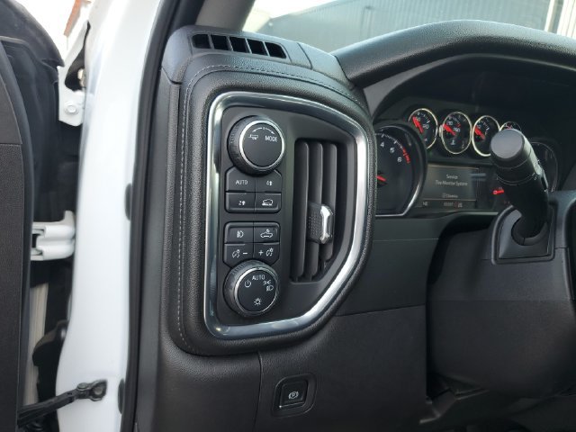 Used 2020 Chevrolet Silverado 1500 RST w/ RST Value Package AWD/4WD image 19