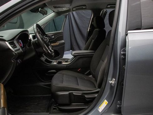 Used 2021 GMC Acadia SLE image 26