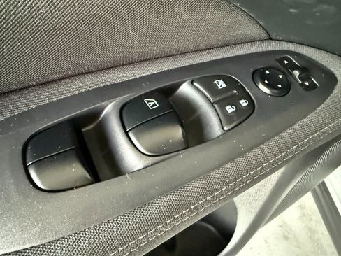 Used 2017 Nissan Pathfinder S image 23