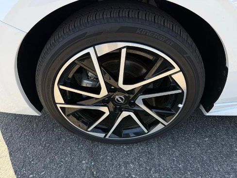 Certified 2024 Nissan Sentra SR FWD image 9