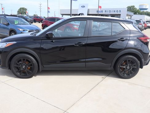 Used 2023 Nissan Kicks SV w/ Interior Electronics Package FWD image 8