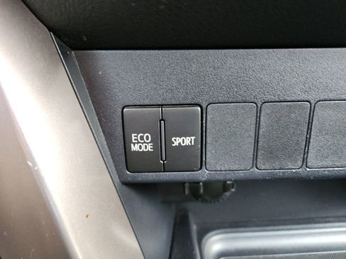 Used 2017 Toyota RAV4 XLE image 18