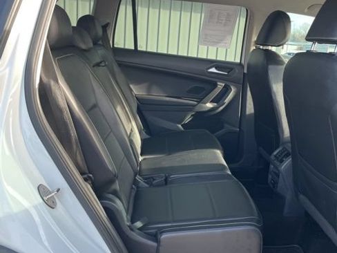 Used 2021 Volkswagen Tiguan SE FWD image 34
