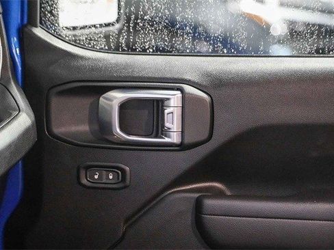 Used 2025 Jeep Gladiator Nighthawk image 21