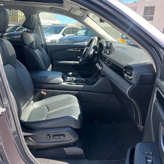Used 2023 Honda Pilot Touring image 8