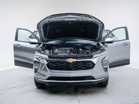 New 2026 Chevrolet Trax LT w/ Driver Confidence Package image 17