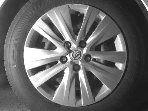 Used 2025 Nissan Sentra S FWD image 13