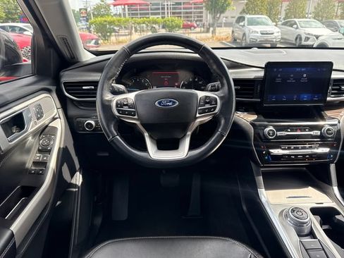Used 2022 Ford Explorer Limited w/ Equipment Group 301A AWD/4WD image 13