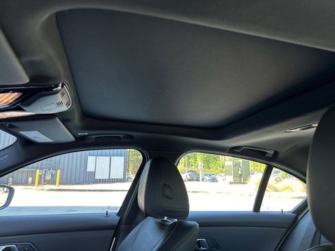 Used 2025 BMW 330i Sedan image 4