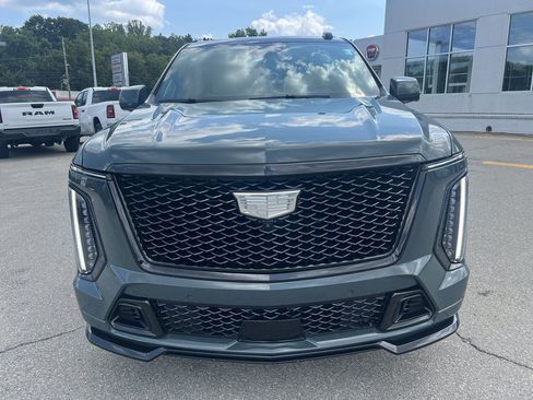 Used 2025 Cadillac Escalade V AWD/4WD image 2