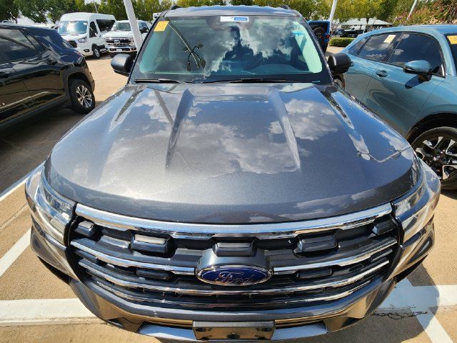 Used 2025 Ford Explorer Active w/ Active Comfort Package RWD image 2
