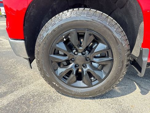 Used 2025 Chevrolet Silverado 1500 LT AWD/4WD image 10