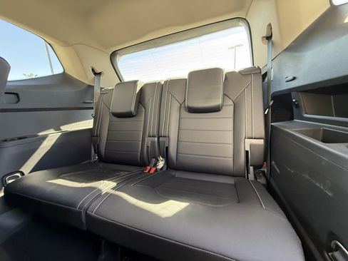 Used 2025 Volkswagen Atlas SEL image 8