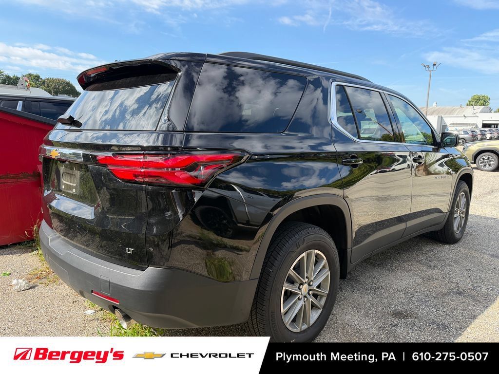 Used 2023 Chevrolet Traverse LT w/ LPO, Cargo Package FWD image 8