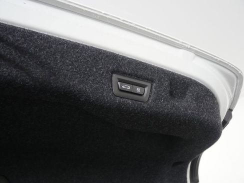 Certified 2026 BMW i5 eDrive40 w/ M Sport Package image 18