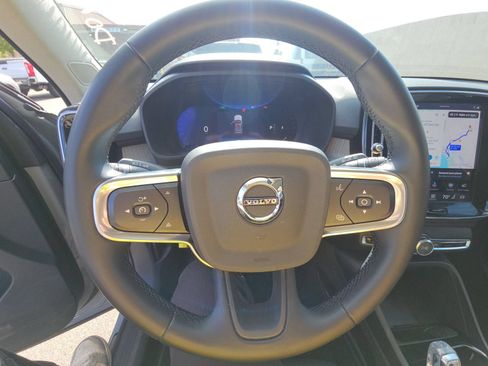 Used 2025 Volvo XC40 B5 Plus AWD/4WD image 8