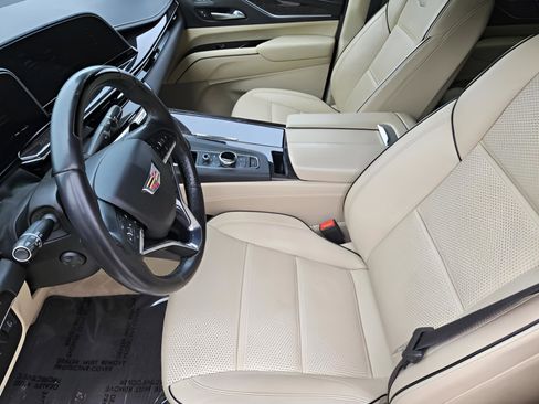 Used 2022 Cadillac Escalade Premium Luxury RWD image 6