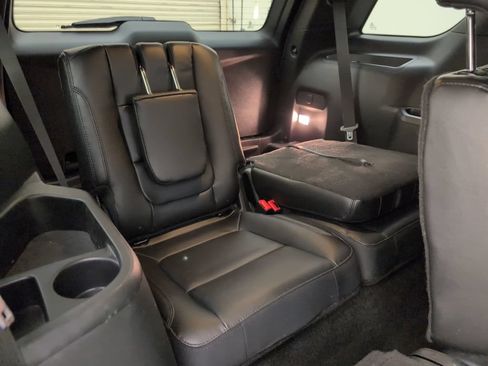 Certified 2017 Ford Explorer XLT w/ Equipment Group 202A FWD image 17