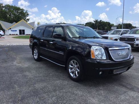 Used 2010 GMC Yukon XL Denali AWD/4WD image 8