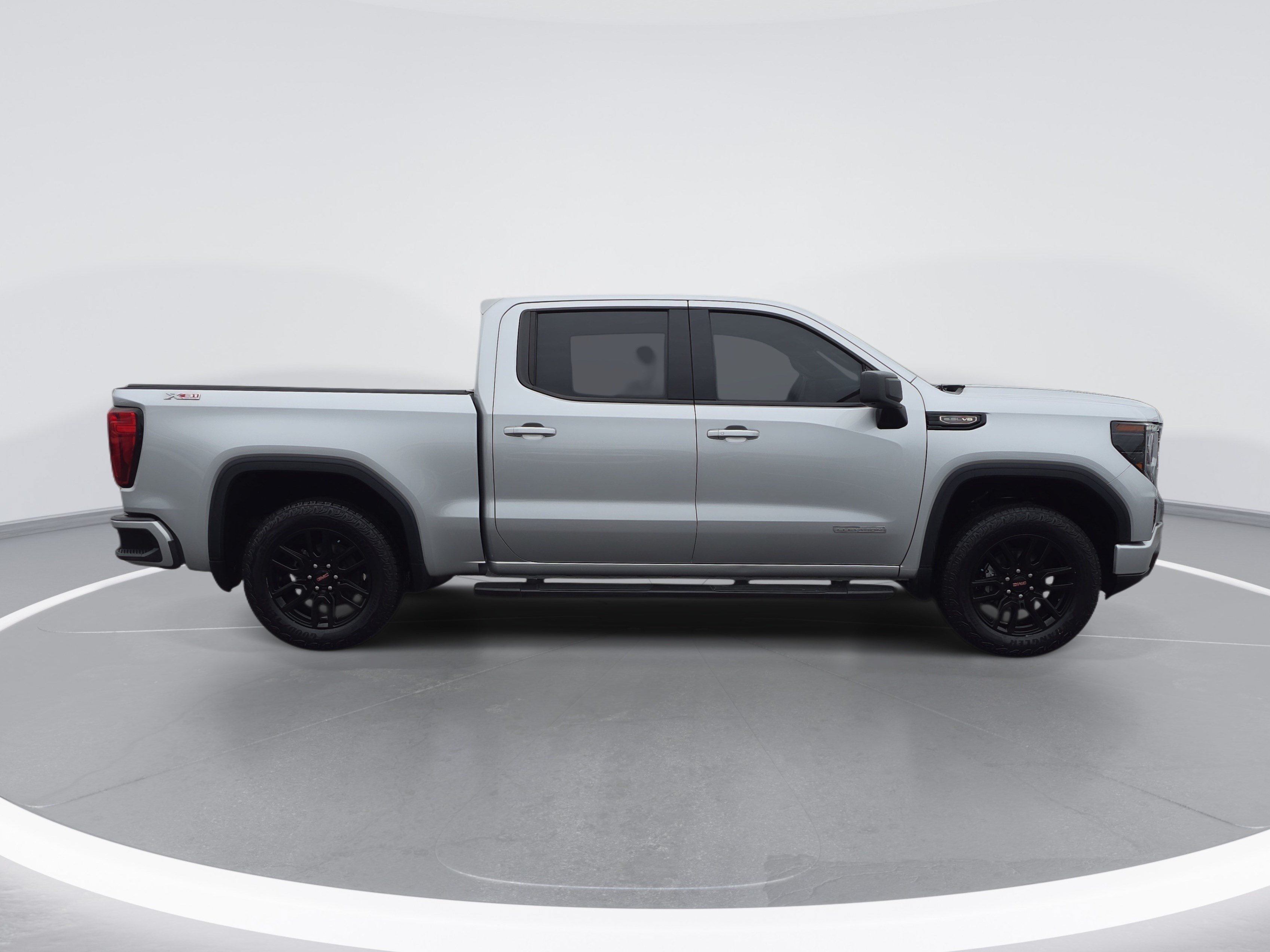 Used 2022 GMC Sierra 1500 Elevation w/ X31 Off-Road Package AWD/4WD image 2