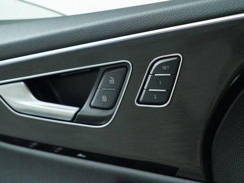 Certified 2025 Audi Q8 Premium Plus w/ Premium Plus Package AWD/4WD image 45