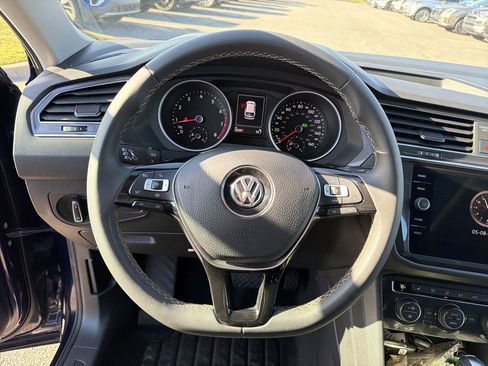 Used 2021 Volkswagen Tiguan SE w/ Panoramic Sunroof Package FWD image 25