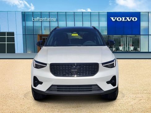 New 2026 Volvo XC40 B5 Ultra w/ Protection Package Premier image 2