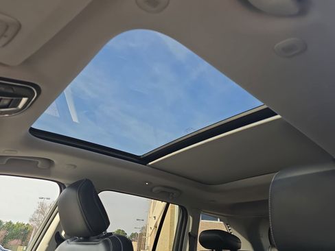 Used 2023 Jeep Grand Cherokee Limited w/ Black Appearance Package image 32